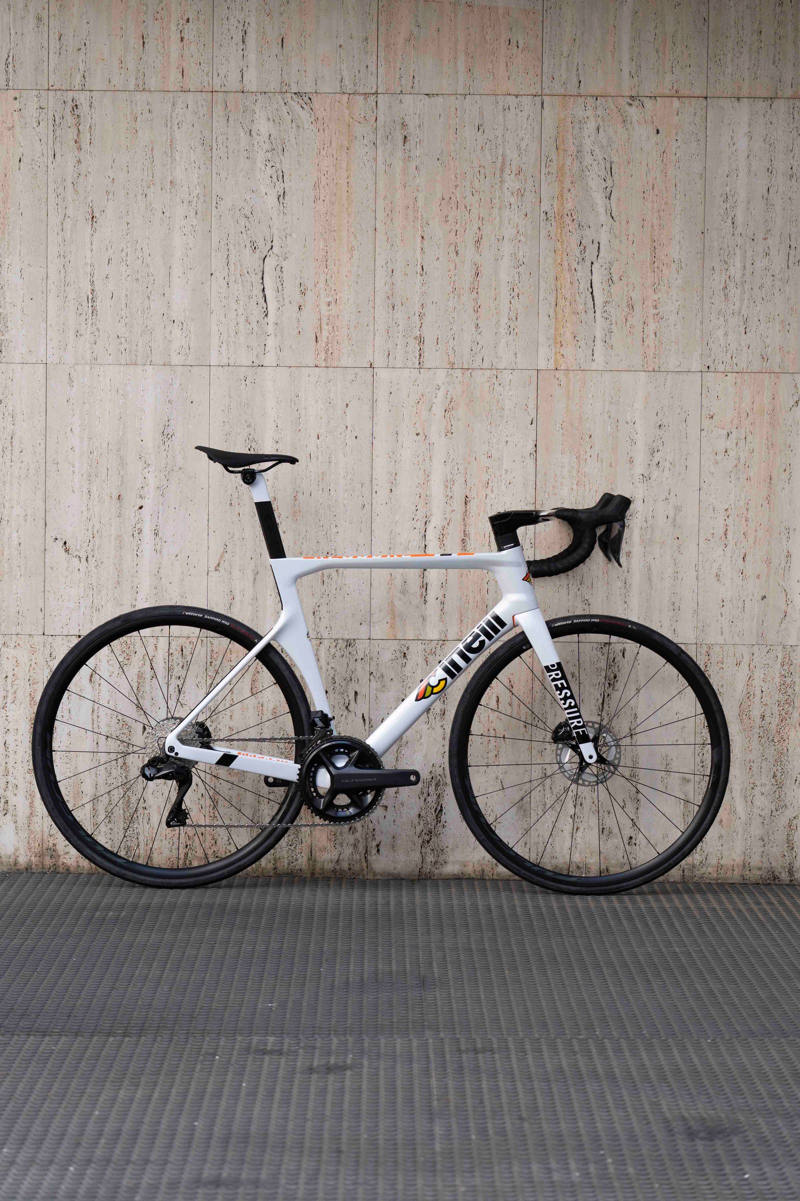 Cinelli Pressure 2022 | Shimano Ultegra 12s | Size L | Complete bicycle | In Stock