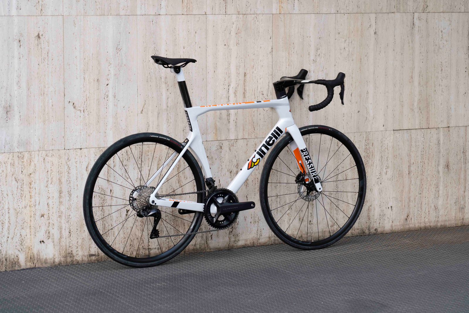 Cinelli Pressure 2022 | Shimano Ultegra 12s | Size L | Complete bicycle | In Stock - Image 2